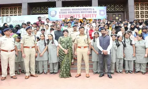 CP CV Anand : ప్రతి స్కూల్ దగ్గర బ్రీత్ ఎనలైజర్ ఉండాలి : సీపీ సీవీ ఆనంద్ CP CV Anand : ప్రతి స్కూల్ దగ్గర బ్రీత్ ఎనలైజర్ ఉండాలి : సీపీ సీవీ ఆనంద్