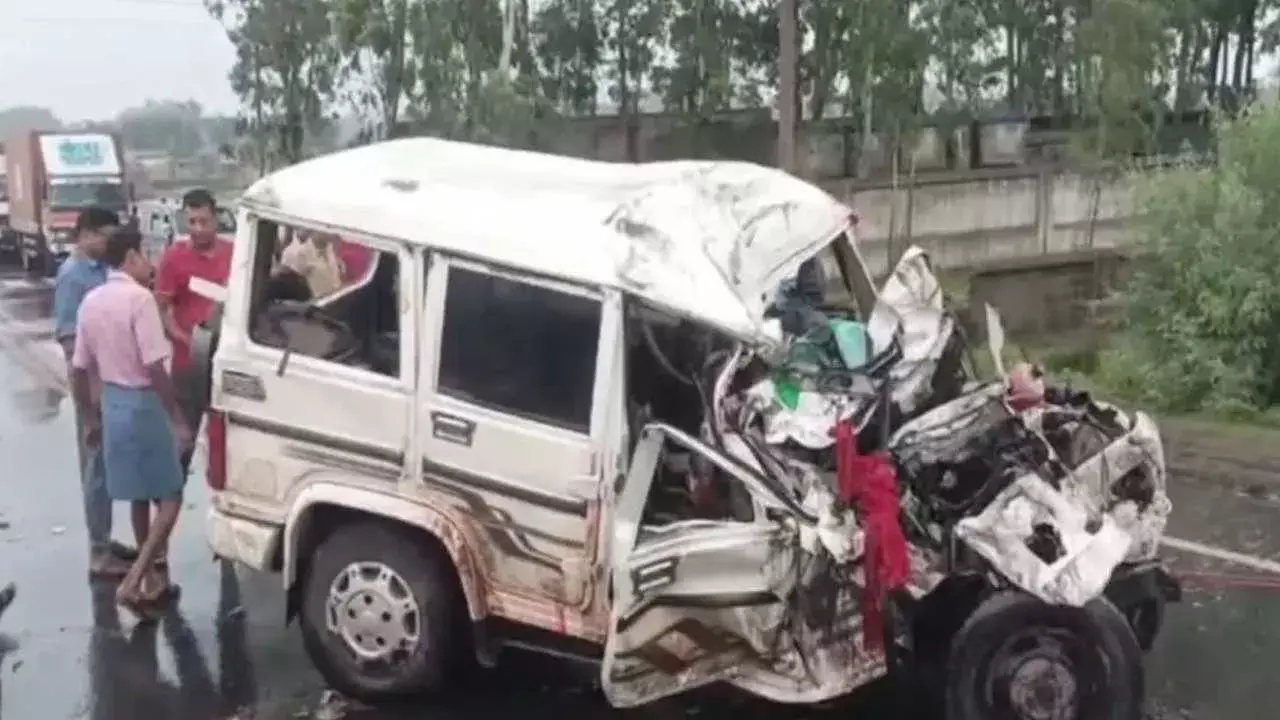 Jharkhand : పెండ్లికి వెళ్లొస్తుండగా ప్రమాదం 9 మంది మృతి Jharkhand : పెండ్లికి వెళ్లొస్తుండగా ప్రమాదం 9 మంది మృతి