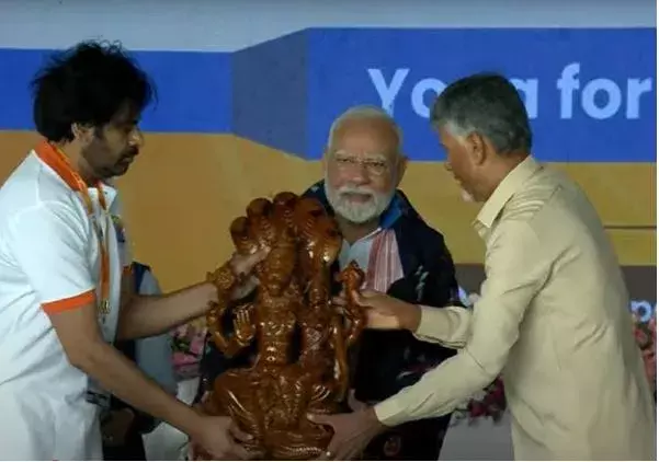 MODI: ప్రపంచాన్ని ఏకం చేసేది యోగానే MODI: ప్రపంచాన్ని ఏకం చేసేది యోగానే