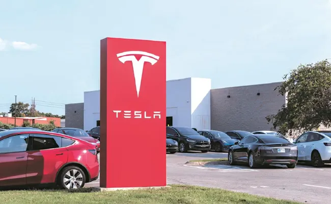 TESLA: భారత్కి టెస్లా ఎంట్రీ.. ముంబై తొలి షోరూమ్ TESLA: భారత్కి టెస్లా ఎంట్రీ.. ముంబై తొలి షోరూమ్