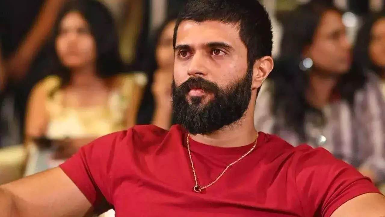 Vijay Deverakonda : వివాదంలో విజయ్ దేవరకొండ.. ఎస్సీ, ఎస్టీ కేసు డీటెయిల్స్ ఇవే! Vijay Deverakonda : వివాదంలో విజయ్ దేవరకొండ.. ఎస్సీ, ఎస్టీ కేసు డీటెయిల్స్ ఇవే!