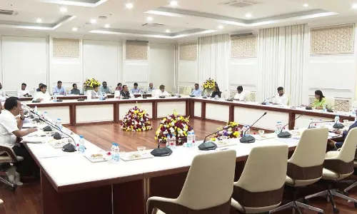 Telangana Cabinet : నేడే కేబినెట్ భేటీ.. లోకల్ ఎన్నికలపై ప్రకటన! Telangana Cabinet : నేడే కేబినెట్ భేటీ.. లోకల్ ఎన్నికలపై ప్రకటన!