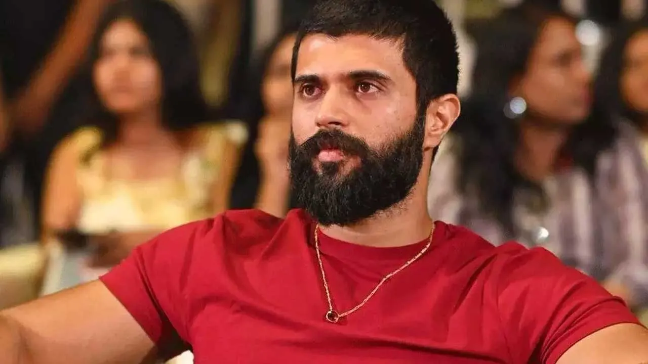 Vijay Deverakonda : వివాదంలో విజయ్ దేవరకొండ.. ఎస్సీ, ఎస్టీ కేసు డీటెయిల్స్ ఇవే! Vijay Deverakonda : వివాదంలో విజయ్ దేవరకొండ.. ఎస్సీ, ఎస్టీ కేసు డీటెయిల్స్ ఇవే!
