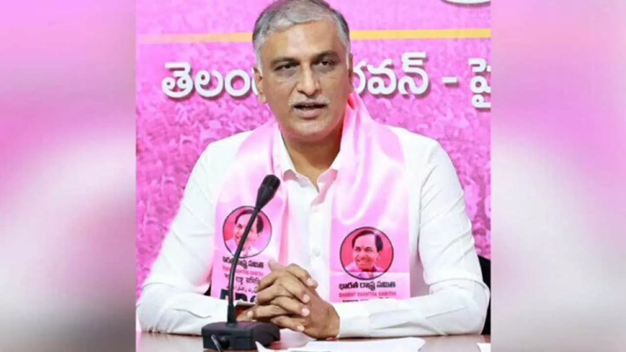 Harish Rao : జూబ్లీహిల్స్ ప్యాలెస్లో కూర్చుంటే సమస్యలు ఎట్ల తెలుస్తాయ్ : హరీశ్ రావు Harish Rao : జూబ్లీహిల్స్ ప్యాలెస్లో కూర్చుంటే సమస్యలు ఎట్ల తెలుస్తాయ్ : హరీశ్ రావు