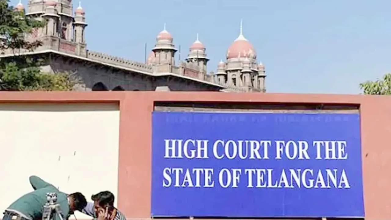 Telangana High Court :  స్థానిక ఎన్నికల నిర్వహణకు నెల రోజుల టైం ఇవ్వండి Telangana High Court :  స్థానిక ఎన్నికల నిర్వహణకు నెల రోజుల టైం ఇవ్వండి