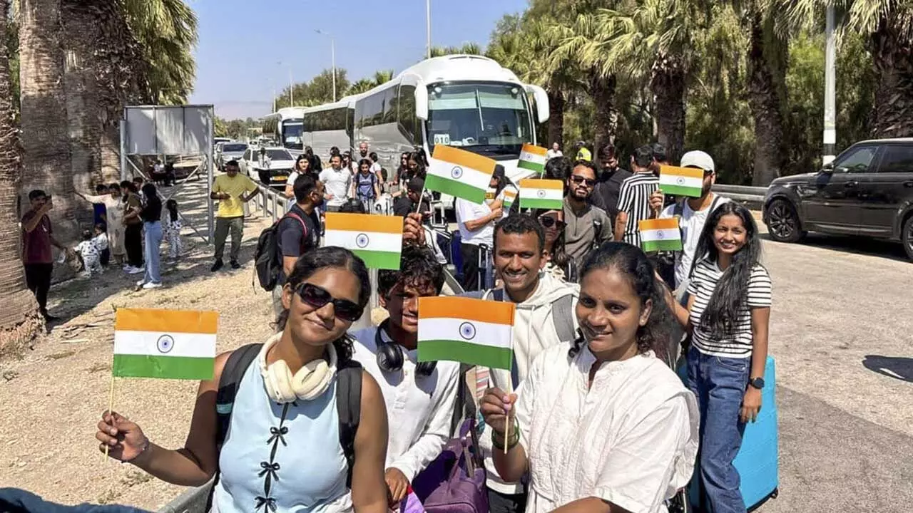 Iran-Israel : ఇరాన్ - ఇజ్రాయెల్ నుంచి 40 మంది తెలుగు ప్రజల రాక Iran-Israel : ఇరాన్ - ఇజ్రాయెల్ నుంచి 40 మంది తెలుగు ప్రజల రాక