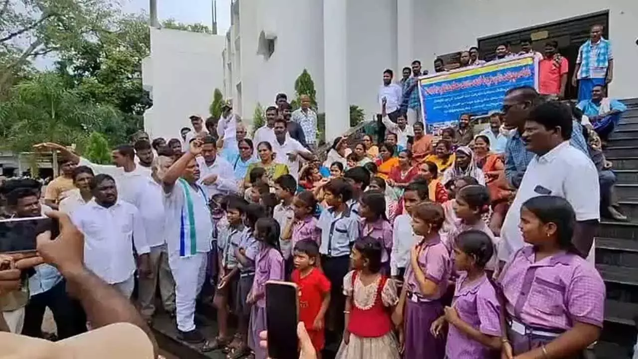 Andhra Pradesh : సామాన్యుడి ట్వీట్ కు లోకేష్ స్పందన Andhra Pradesh : సామాన్యుడి ట్వీట్ కు లోకేష్ స్పందన