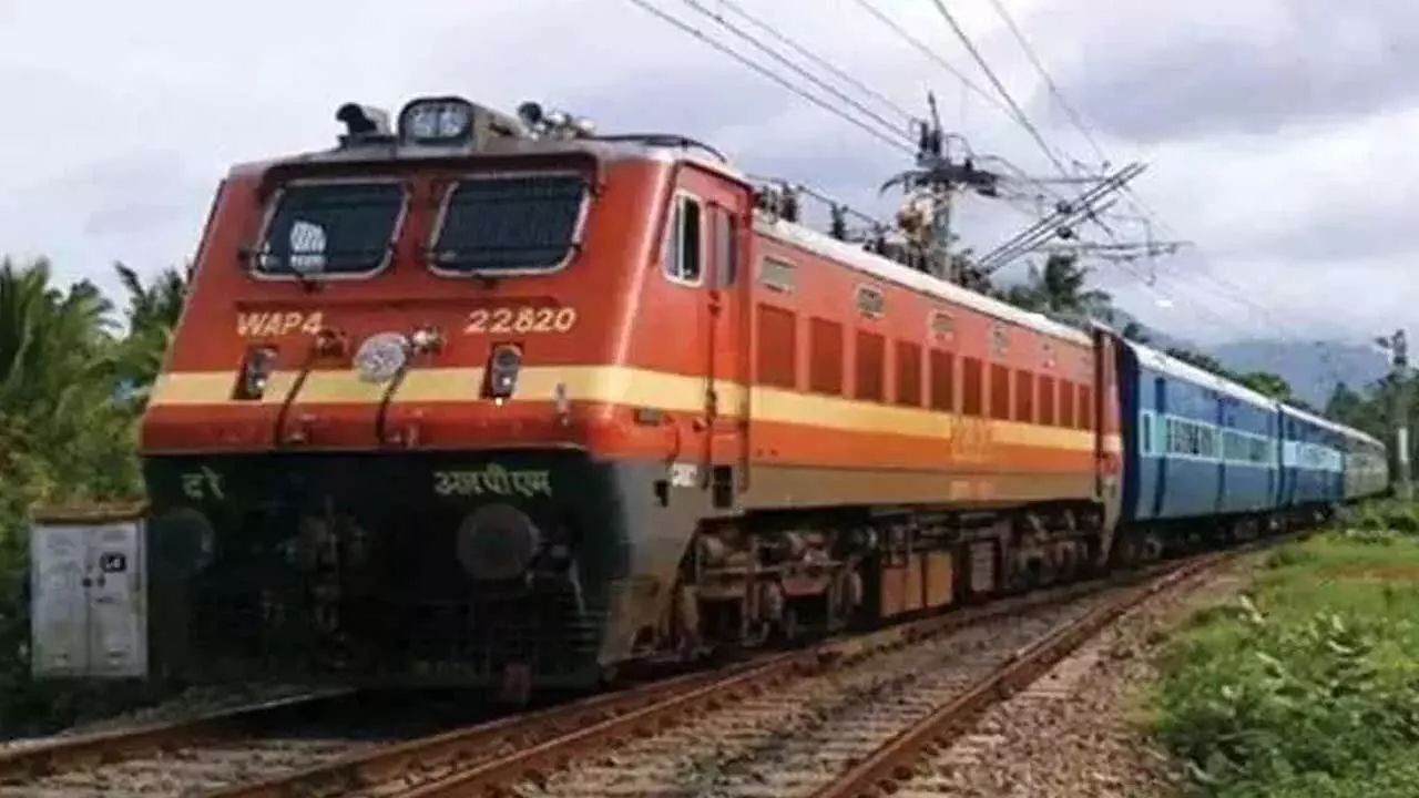 Railways : బిగ్ షాక్..త్వరలో రైలు చార్జీల పెంపు? Railways : బిగ్ షాక్..త్వరలో రైలు చార్జీల పెంపు?