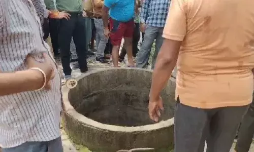 Uttar Pradesh: బావిలో పడిన మొబైల్ ఫోన్.. బయటకు తీసే ప్రయత్నంలో ముగ్గురు స్నేహితులు..
