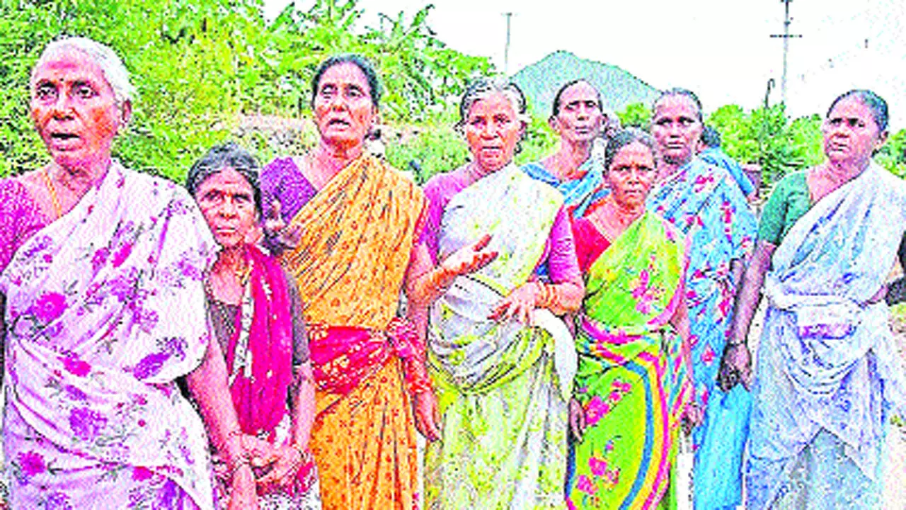 VIRAPPAN: దయనీయంగా వీరప్పన్ బాధిత కుటుంబాలు VIRAPPAN: దయనీయంగా వీరప్పన్ బాధిత కుటుంబాలు