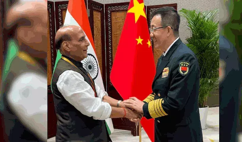 Rajnath Singh: చైనా రక్షణ శాఖ మంత్రి అడ్మిరల్ డాంగ్జున్తో రాజ్నాథ్ సింగ్ భేటీ.. Rajnath Singh: చైనా రక్షణ శాఖ మంత్రి అడ్మిరల్ డాంగ్జున్తో రాజ్నాథ్ సింగ్ భేటీ..