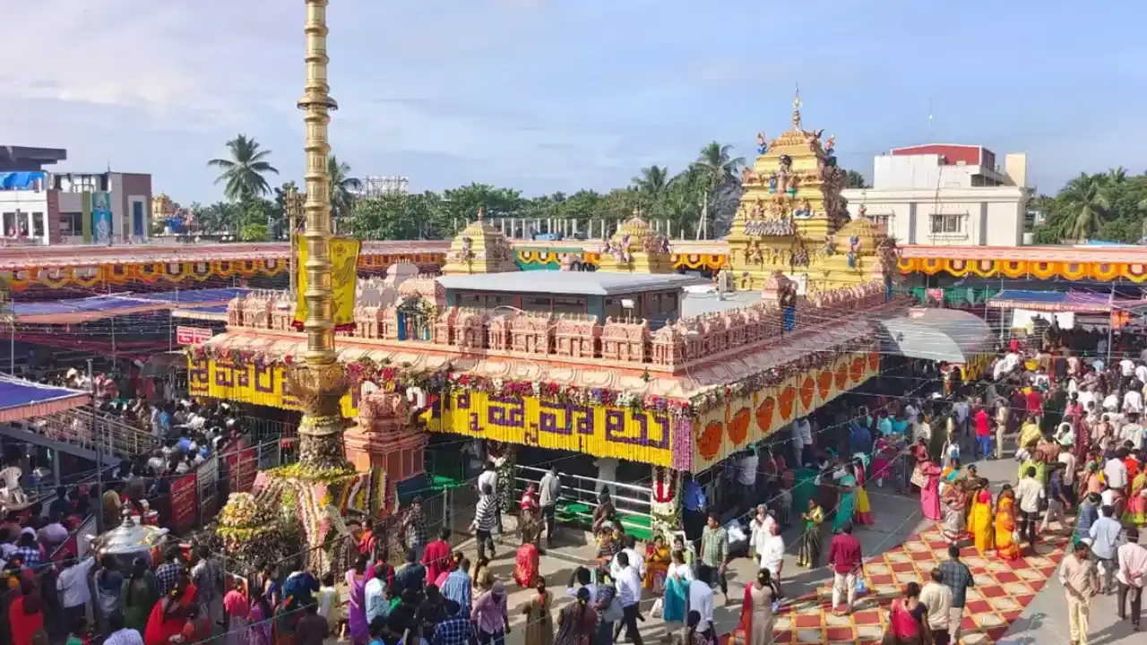 Vadapalli  : రికార్డు స్థాయిలో వాడపల్లి వెంకన్న ఆదాయం