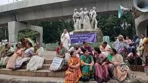 Bangladesh: బంగ్లాదేశ్లో హిందూ మహిళపై అత్యాచారం.. రాజకీయ నేత ఫజోర్ అలీ అరెస్ట్! Bangladesh: బంగ్లాదేశ్లో హిందూ మహిళపై అత్యాచారం.. రాజకీయ నేత ఫజోర్ అలీ అరెస్ట్!