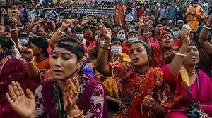 Bangladesh : బంగ్లాదేశ్లో హిందూ మహిళపై రేప్.. Bangladesh : బంగ్లాదేశ్లో హిందూ మహిళపై రేప్..