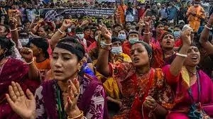 Bangladesh : బంగ్లాదేశ్లో హిందూ మహిళపై రేప్.. Bangladesh : బంగ్లాదేశ్లో హిందూ మహిళపై రేప్..