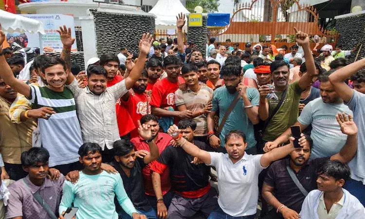 భయపెట్టని ఉగ్రవాద ఛాయలు.. అమర్నాథ్ యాత్రకు క్యూ కట్టిన భక్తులు.. భయపెట్టని ఉగ్రవాద ఛాయలు.. అమర్నాథ్ యాత్రకు క్యూ కట్టిన భక్తులు..