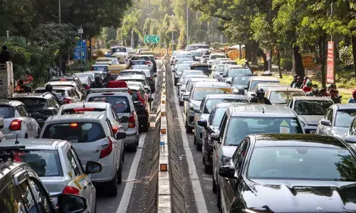 Delhi: పదేళ్లయితే పక్కన పెట్టాల్సిందే.. కాలుష్యాన్ని నివారించే కొత్త నియమాలు..