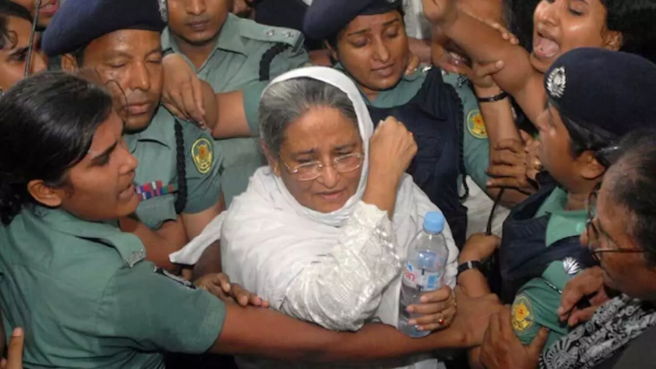 Bangladesh : బంగ్లాదేశ్ మాజీ ప్రధానికి 6నెలల జైలు శిక్ష Bangladesh : బంగ్లాదేశ్ మాజీ ప్రధానికి 6నెలల జైలు శిక్ష