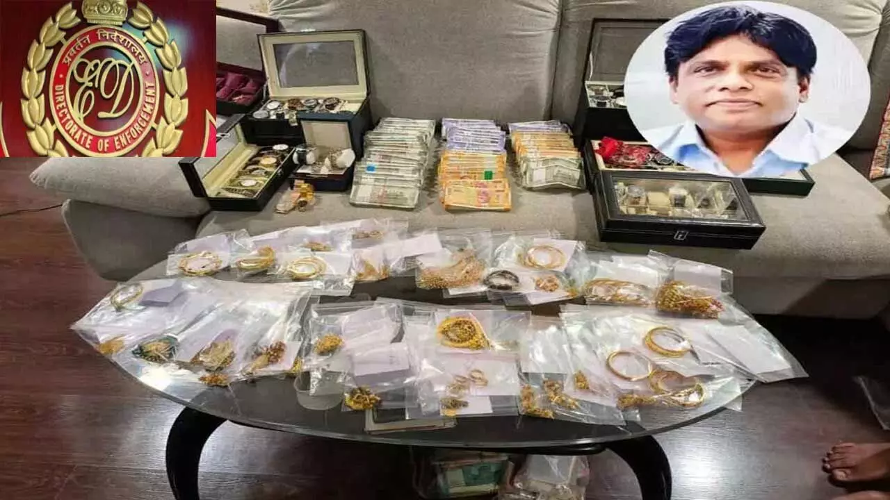 ED Raids : హెచ్ఎండీఏ బాలకృష్ణ ఇంట్లో ఈడీ సోదాలు ED Raids : హెచ్ఎండీఏ బాలకృష్ణ ఇంట్లో ఈడీ సోదాలు