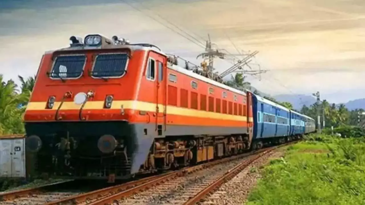 Special Trains : తీర్ధ యాత్రలకు వెళ్ళే వారికోసం ప్రత్యేక రైళ్లు Special Trains : తీర్ధ యాత్రలకు వెళ్ళే వారికోసం ప్రత్యేక రైళ్లు
