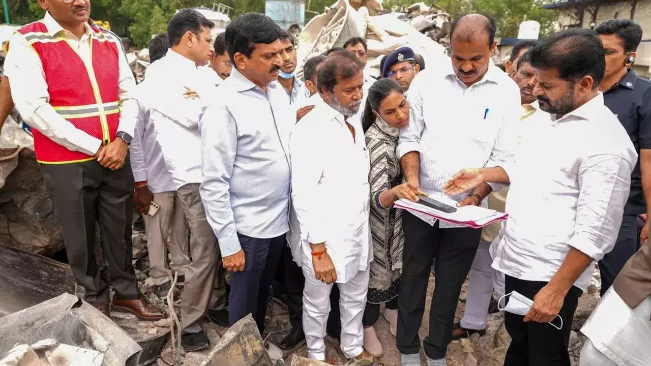 CM Revanth : సిగాచీ కంపెనీ ప్రమాదం.. రేవంత్ సర్కార్ కీలక నిర్ణయం CM Revanth : సిగాచీ కంపెనీ ప్రమాదం.. రేవంత్ సర్కార్ కీలక నిర్ణయం