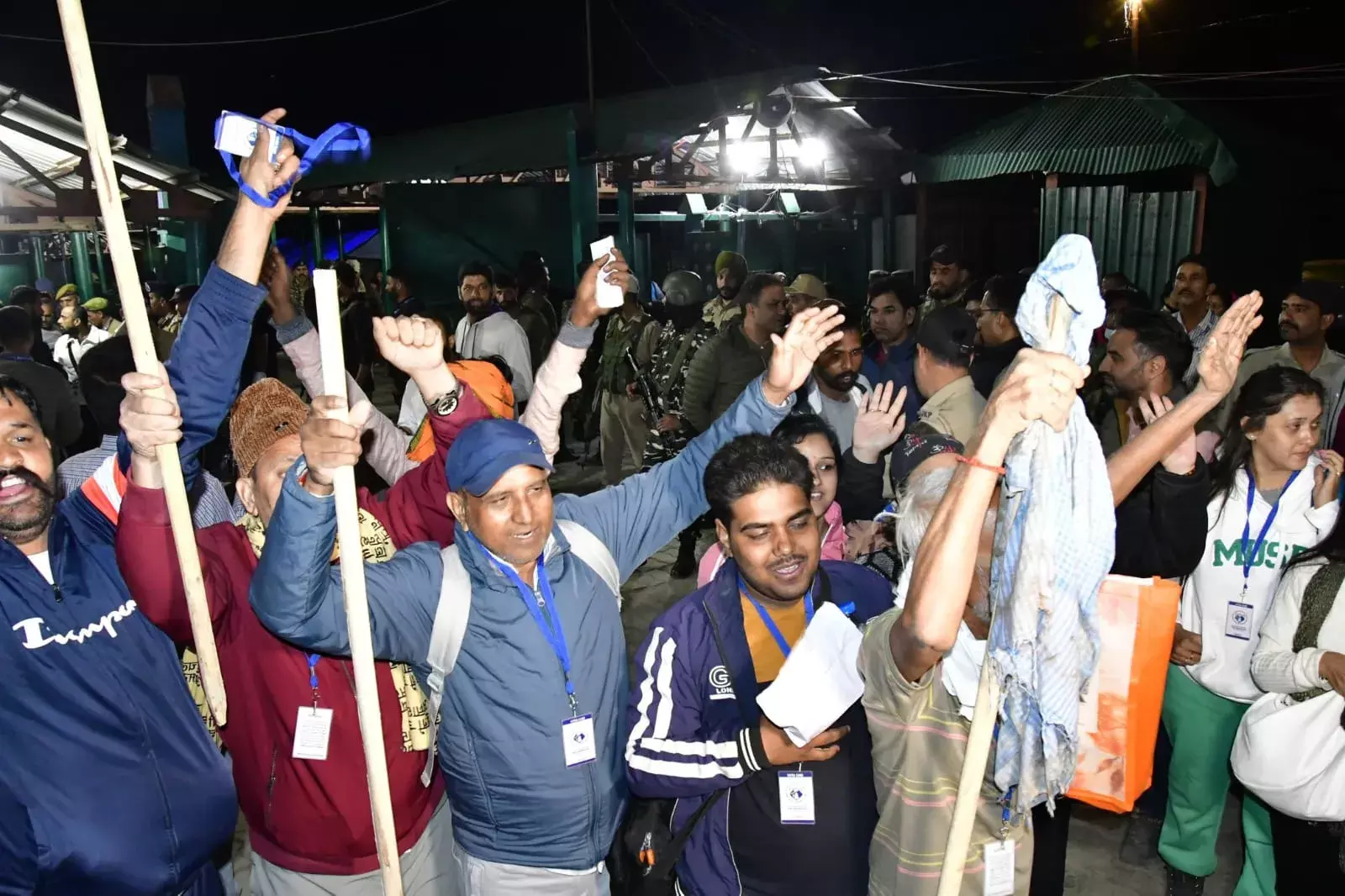 Amarnath Yatra: కట్టుదిట్టమైన భద్రత మధ్య అమర్నాథ్ యాత్ర Amarnath Yatra: కట్టుదిట్టమైన భద్రత మధ్య అమర్నాథ్ యాత్ర