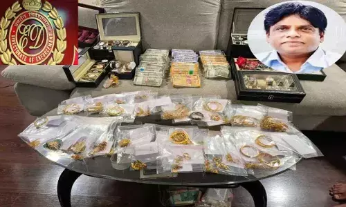 ED Raids : హెచ్ఎండీఏ బాలకృష్ణ ఇంట్లో ఈడీ సోదాలు ED Raids : హెచ్ఎండీఏ బాలకృష్ణ ఇంట్లో ఈడీ సోదాలు