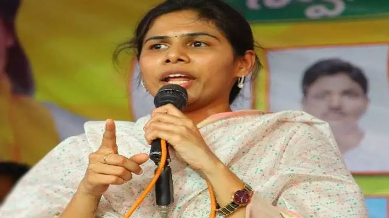 AP : తమ్ముడు నాని అంటూ గంగుల బ్రిజేంద్రారెడ్డిపై ఎమ్మెల్యే భూమా అఖిలప్రియ ఫైర్