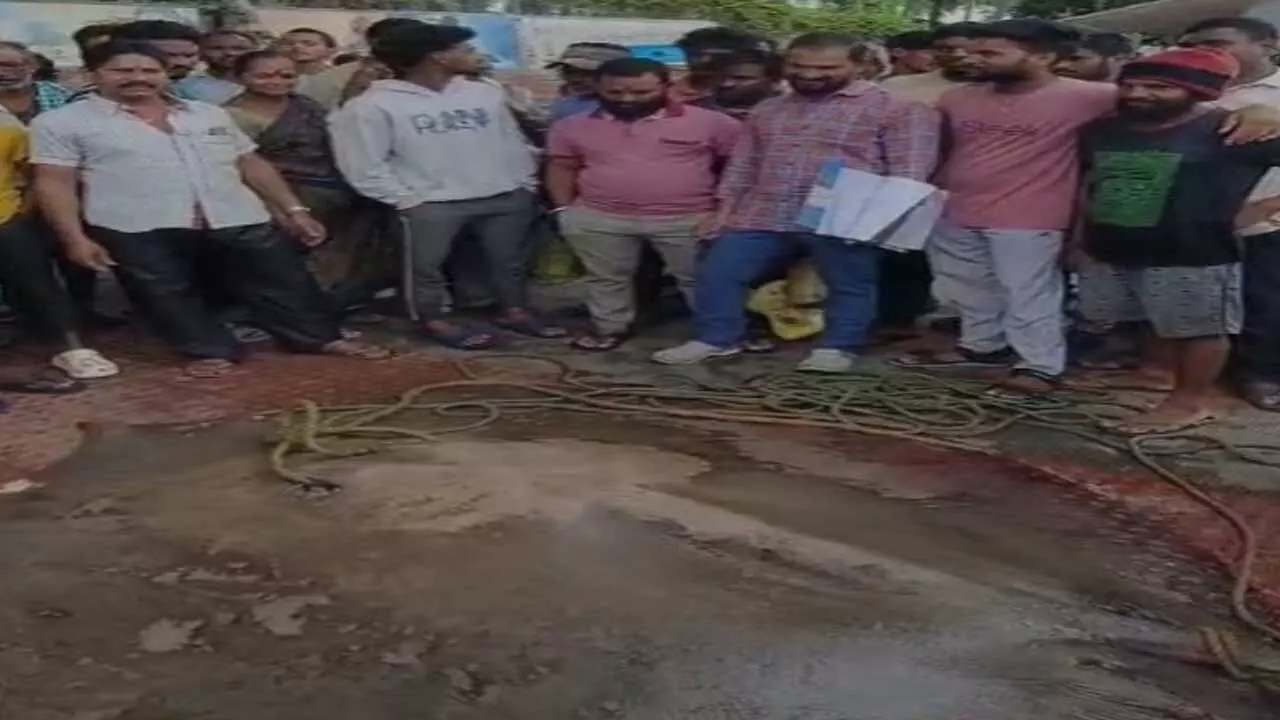 Yanam : మత్స్యకారులకు జాక్ పాట్.. వలకు చిక్కిన భారీ టేకు చేప Yanam : మత్స్యకారులకు జాక్ పాట్.. వలకు చిక్కిన భారీ టేకు చేప