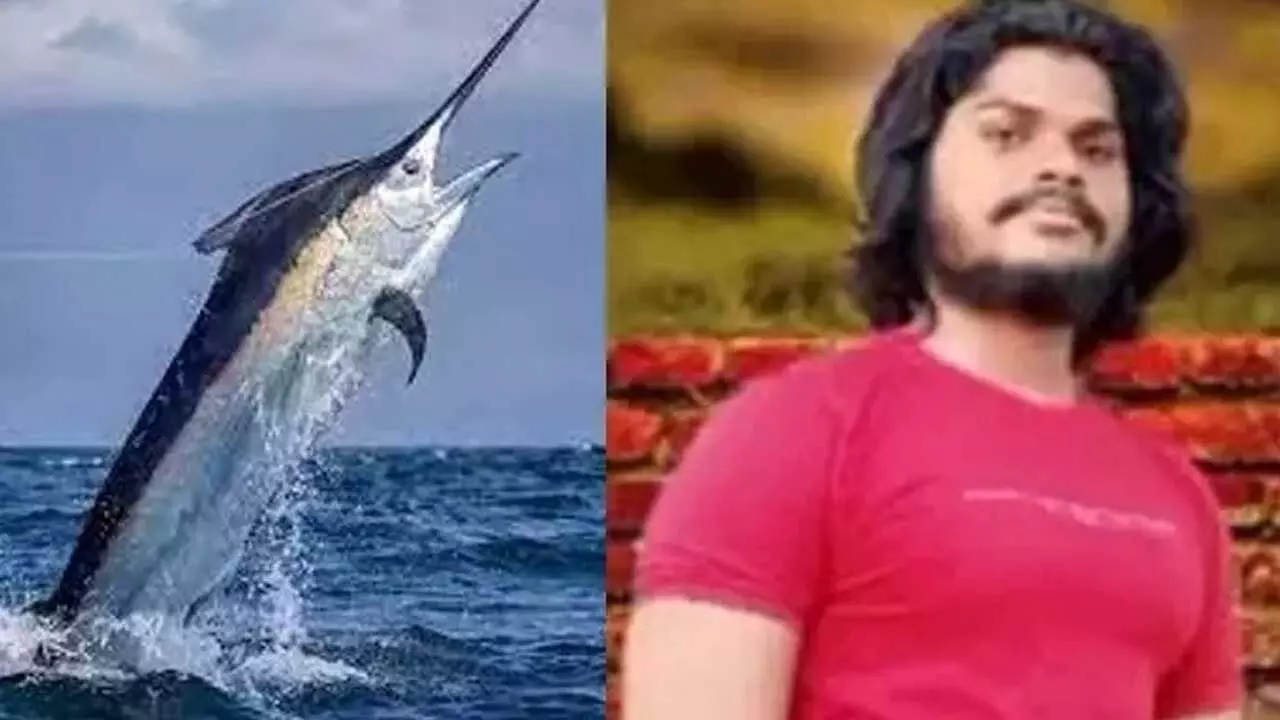 Anakapalli : యువకుడిని సముద్రంలోకి లాక్కెళ్లిన చేప.. చివరకు Anakapalli : యువకుడిని సముద్రంలోకి లాక్కెళ్లిన చేప.. చివరకు