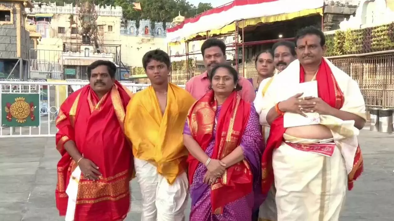 AP Minister Savitha : తిరుమల శ్రీవారిని దర్శించుకున్న ఏపీ మంత్రి సవిత AP Minister Savitha : తిరుమల శ్రీవారిని దర్శించుకున్న ఏపీ మంత్రి సవిత