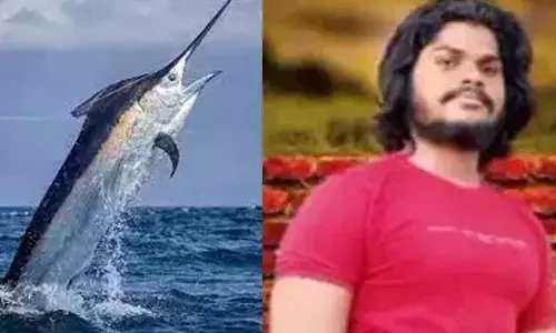 Anakapalli : యువకుడిని సముద్రంలోకి లాక్కెళ్లిన చేప.. చివరకు