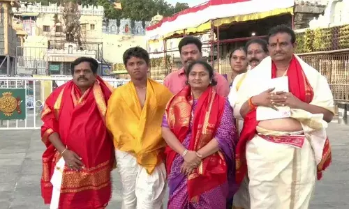 AP Minister Savitha : తిరుమల శ్రీవారిని దర్శించుకున్న ఏపీ మంత్రి సవిత AP Minister Savitha : తిరుమల శ్రీవారిని దర్శించుకున్న ఏపీ మంత్రి సవిత