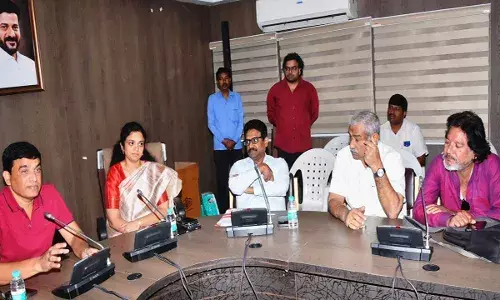 Dil Raju : పైరసీపై కఠిన చర్యలు .. ఎఫ్డీసీ ఆధ్వర్యంలో కమిటీ ఏర్పాటు : దిల్ రాజు Dil Raju : పైరసీపై కఠిన చర్యలు .. ఎఫ్డీసీ ఆధ్వర్యంలో కమిటీ ఏర్పాటు : దిల్ రాజు