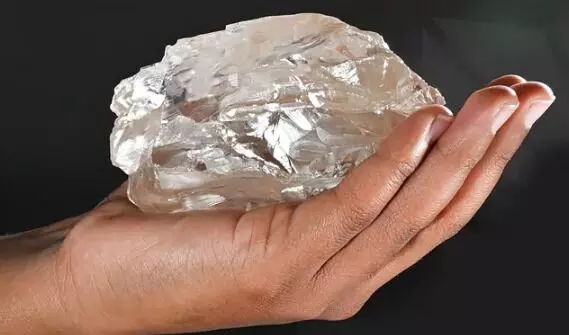 DIAMOND: మహిళా కూలీకి దొరికిన విలువైన వజ్రం DIAMOND: మహిళా కూలీకి దొరికిన విలువైన వజ్రం