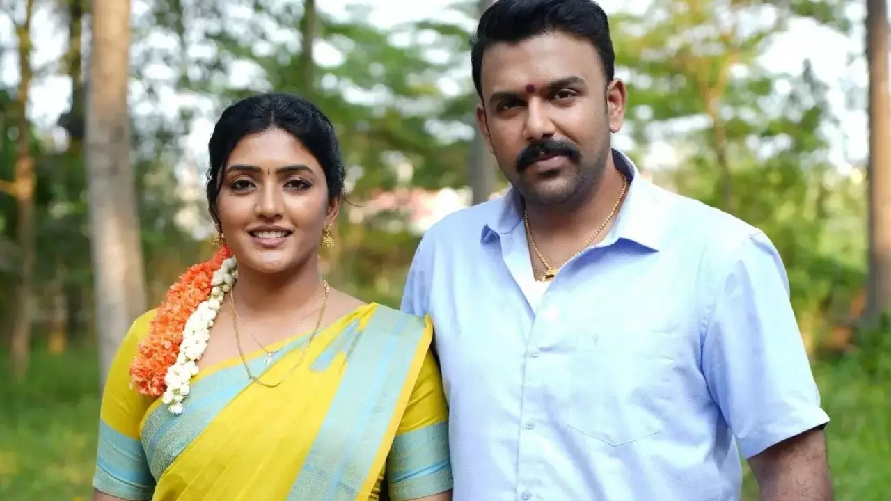 Tharun Bhascer : ఈషా రెబ్బాతో శాంతి శాంతి అంటున్న తరుణ్ భాస్కర్ Tharun Bhascer : ఈషా రెబ్బాతో శాంతి శాంతి అంటున్న తరుణ్ భాస్కర్