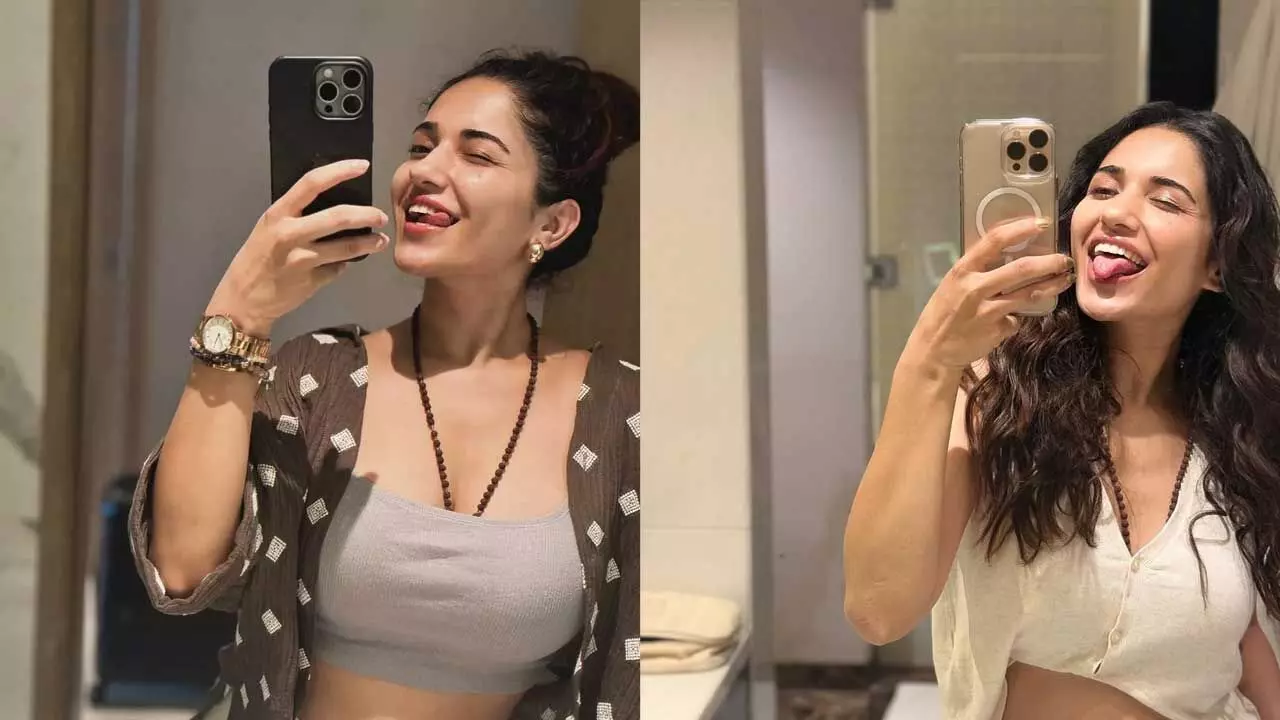 Ruhani Sharma : రుహానీ హ్యాపీ వైబ్స్.. ఫోటోలు వైరల్ Ruhani Sharma : రుహానీ హ్యాపీ వైబ్స్.. ఫోటోలు వైరల్