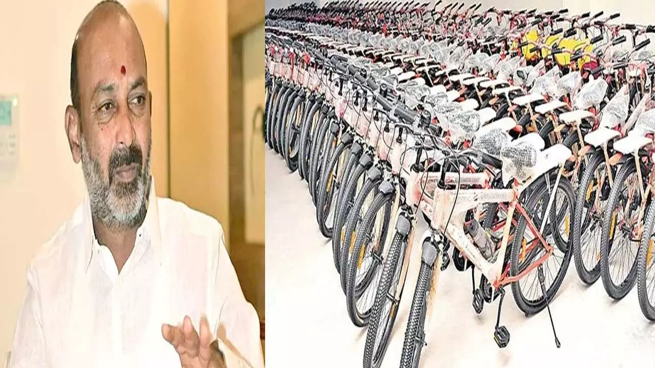 Bandi Sanjay : 20 వేల సైకిళ్ల పంపిణీ చేయనున్న కేంద్ర మంత్రి బండి సంజయ్ Bandi Sanjay : 20 వేల సైకిళ్ల పంపిణీ చేయనున్న కేంద్ర మంత్రి బండి సంజయ్