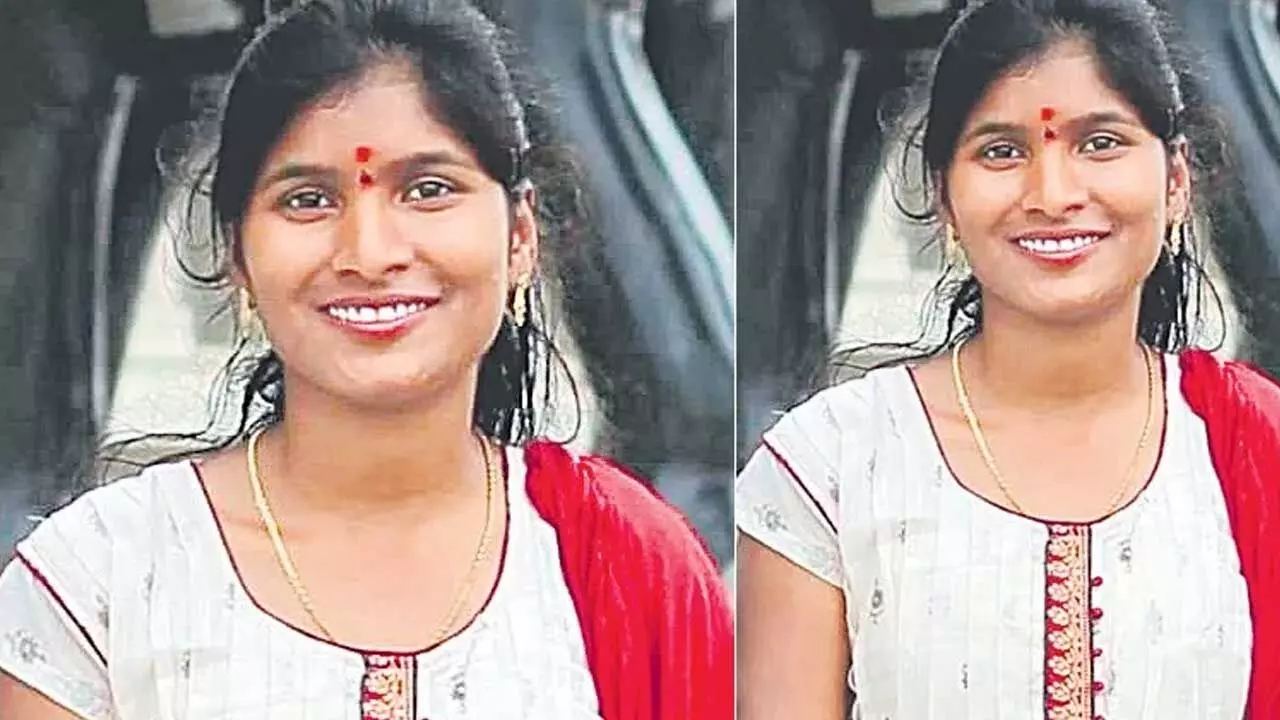Hanumakonda District : ప్రభుత్వ ఉద్యోగం రాలేదని యువతి ఆత్మహత్య Hanumakonda District : ప్రభుత్వ ఉద్యోగం రాలేదని యువతి ఆత్మహత్య
