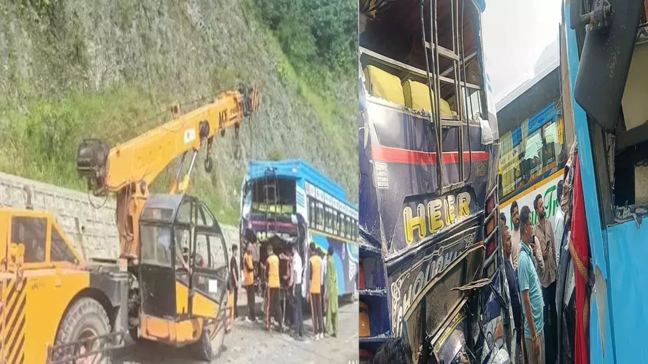 Road Accident : హైవేపై రోడ్డు ప్రమాదం.. అమర్నాథ్ యాత్రికులు గాయాలు! Road Accident : హైవేపై రోడ్డు ప్రమాదం.. అమర్నాథ్ యాత్రికులు గాయాలు!