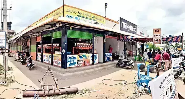 YCP: రూ.15 కోట్ల భూమిని కబ్జా చేసిన వైసీపీ నేత!