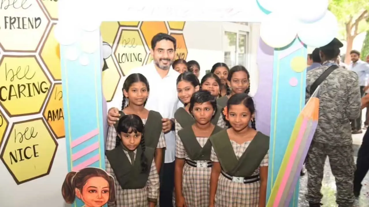 AP : విద్యే బంగారు భవిష్యత్తు కు మార్గం..విద్యార్థులతో నారా లోకేష్