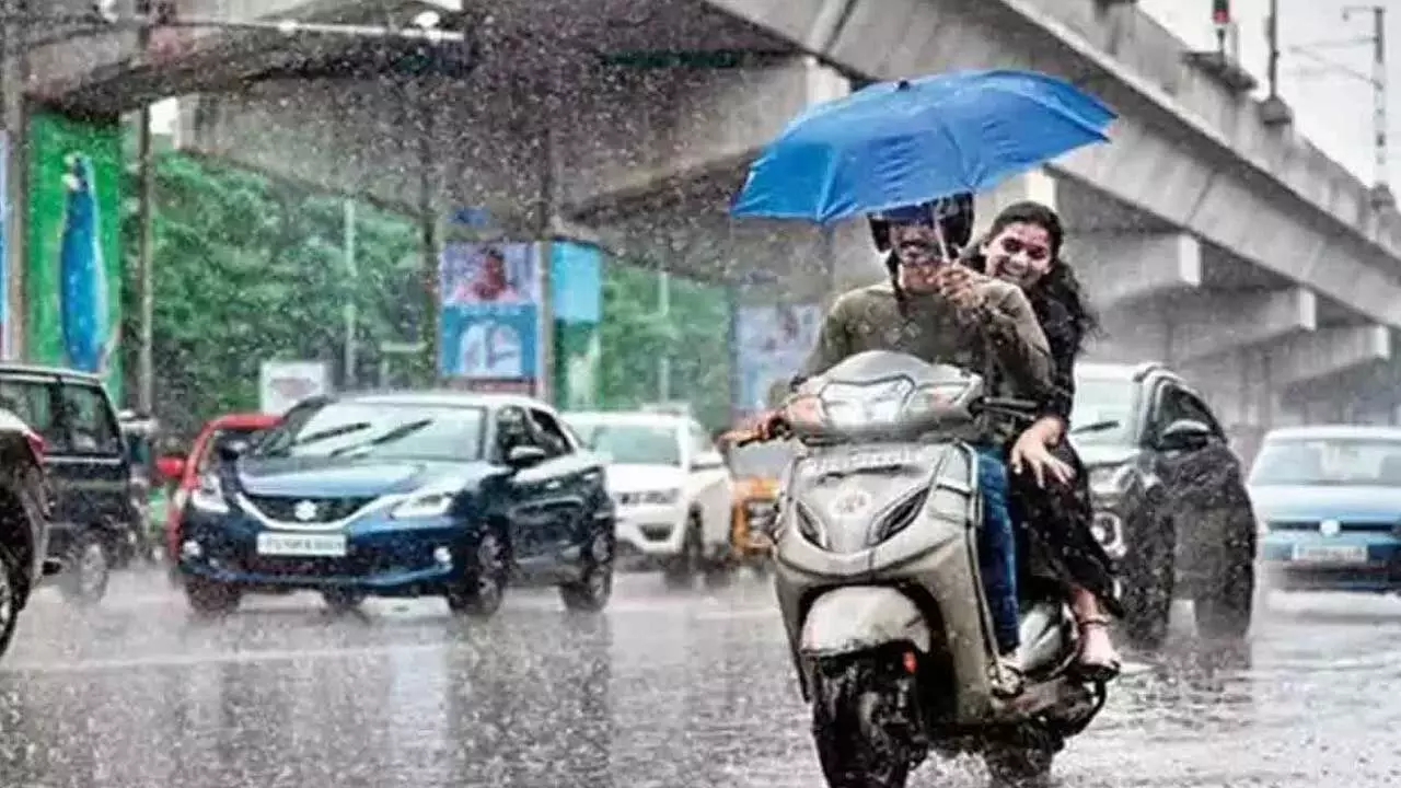 Heavy Rains : తెలంగాణలో మూడు రోజులు భారీ వర్షాలు ... ఎల్లో అలర్ట్ జారీ Heavy Rains : తెలంగాణలో మూడు రోజులు భారీ వర్షాలు ... ఎల్లో అలర్ట్ జారీ
