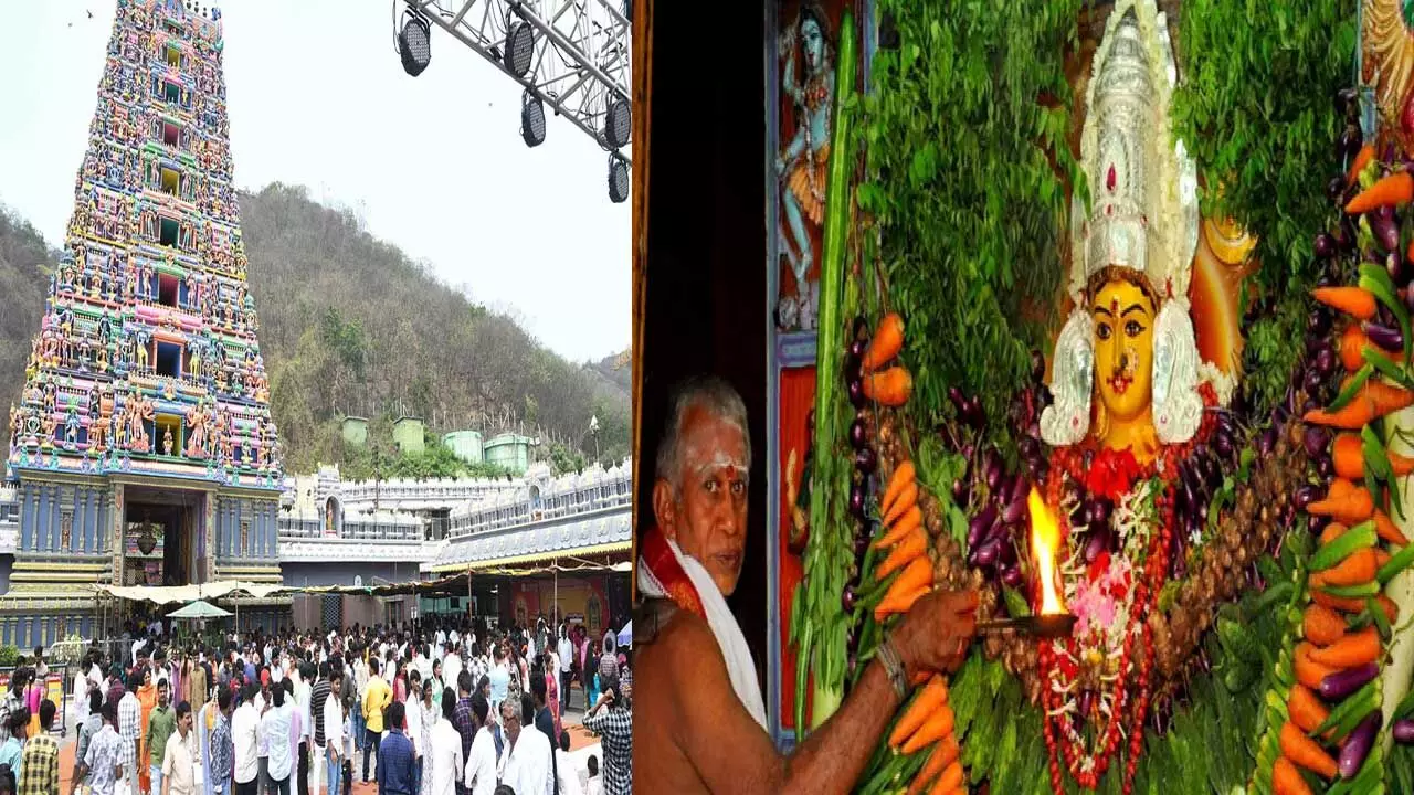 Vijayawada : శాకంబరీ దేవిగా దర్శనమిస్తున్న బెజవాడ దుర్గమ్మ... Vijayawada : శాకంబరీ దేవిగా దర్శనమిస్తున్న బెజవాడ దుర్గమ్మ...