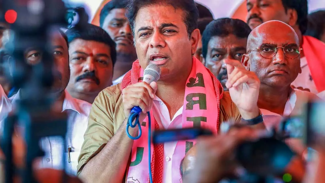 KTR : కాంగ్రెస్ అరాచక పాలన తో రైతులకు ఇబ్బంది: కేటీఆర్ KTR : కాంగ్రెస్ అరాచక పాలన తో రైతులకు ఇబ్బంది: కేటీఆర్