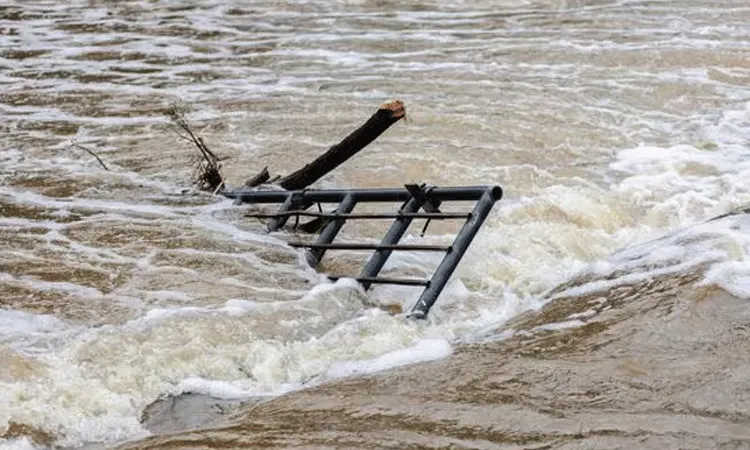 నేపాల్-చైనా సరిహద్దులో ఆకస్మిక వరదలు..18 మంది గల్లంతు, కొట్టుకుపోయిన 200 వాహనాలు..