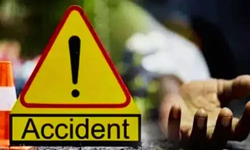 Road Accident : స్కూల్ కు వెళ్తుండగా రోడ్డు ప్రమాదం.. స్పాట్ లోనే..
