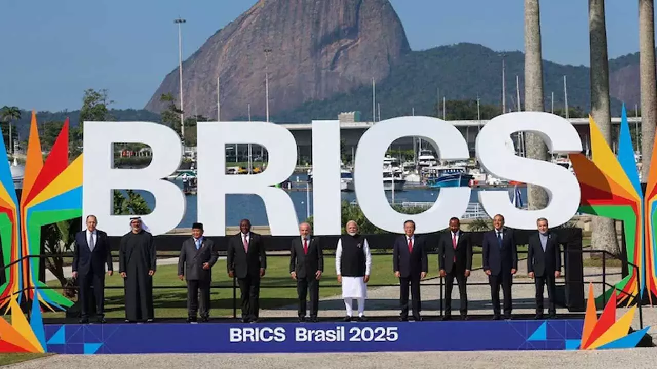 BRICS : ఇండియా బ్రిక్స్ కూటమిలో కొనసాగితే 10 శాతం టారిఫ్ చెల్లించాల్సిందే BRICS : ఇండియా బ్రిక్స్ కూటమిలో కొనసాగితే 10 శాతం టారిఫ్ చెల్లించాల్సిందే