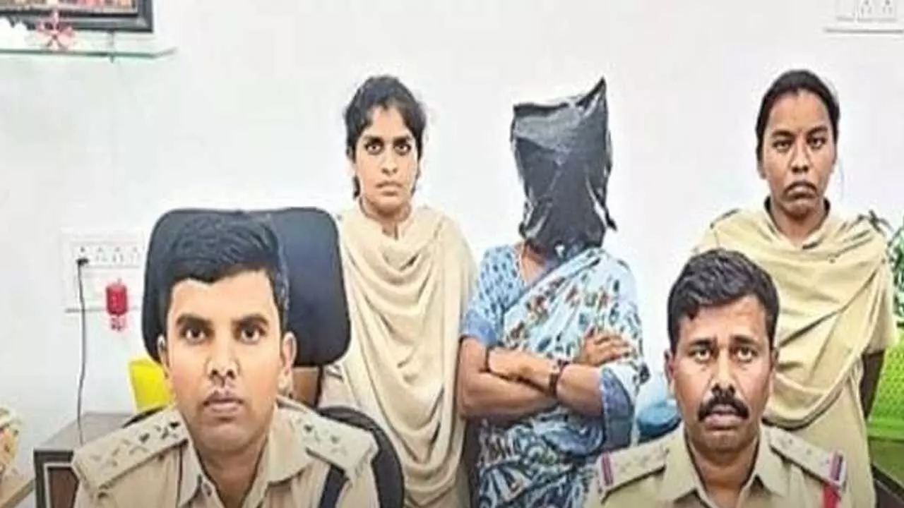 Madanapalle (AP) : తల్లికి వందనం డబ్బులు.. భర్తను భార్య హత్య Madanapalle (AP) : తల్లికి వందనం డబ్బులు.. భర్తను భార్య హత్య