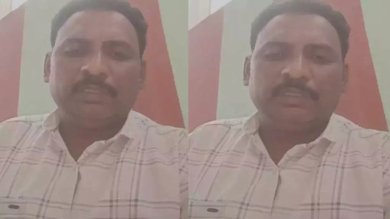 NTR District : వైసీపీ నేత వేధింపులు.. వ్యక్తి ఆత్మహత్యాయత్నం NTR District : వైసీపీ నేత వేధింపులు.. వ్యక్తి ఆత్మహత్యాయత్నం